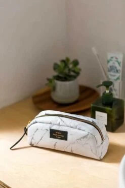 Wouf White Marble Toilettaske Lille -Køkkengrej Discountbutik 3990 6e465f3c a44e 41f7 8b70 e0143696c44e