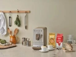 Smeg Kaffesæt - 4 Dele -Køkkengrej Discountbutik 3990 7c15f347 6ba6 4b86 b61c 32d04d517d42