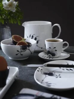 Royal Copenhagen Sort Mega Riflet Asiet 9 Royal Copenhagen Sort Mega Riflet Asiet -Køkkengrej Discountbutik 3990 86d7cdb1 9cc6 4317 8473 d0592a31607f